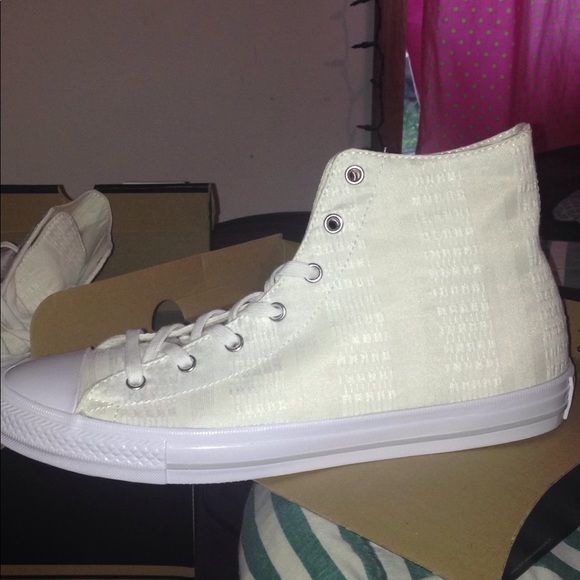 New In Box White All Star Converse High Tops - Picture 4 of 5